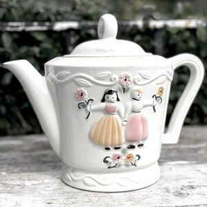 Porcelier White 1940’s Teapot flowers Pennsylvania Dutch Farmhouse